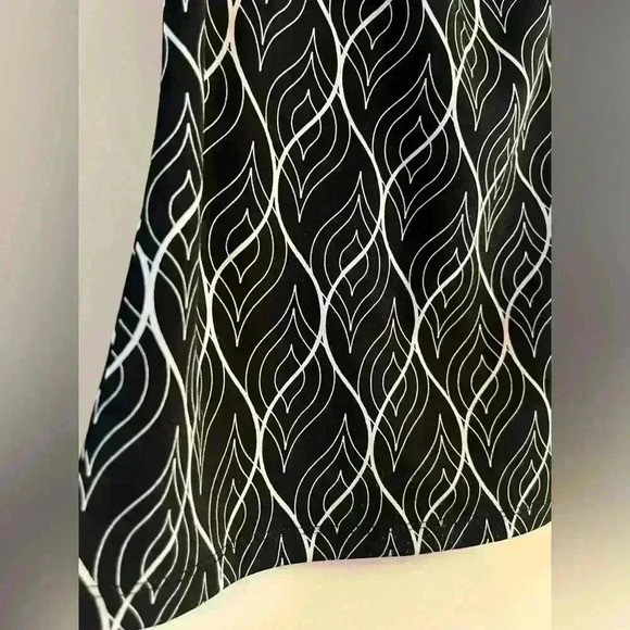 Worthington Black and White Patterned Blouse Size Small - Picture 7 of 9